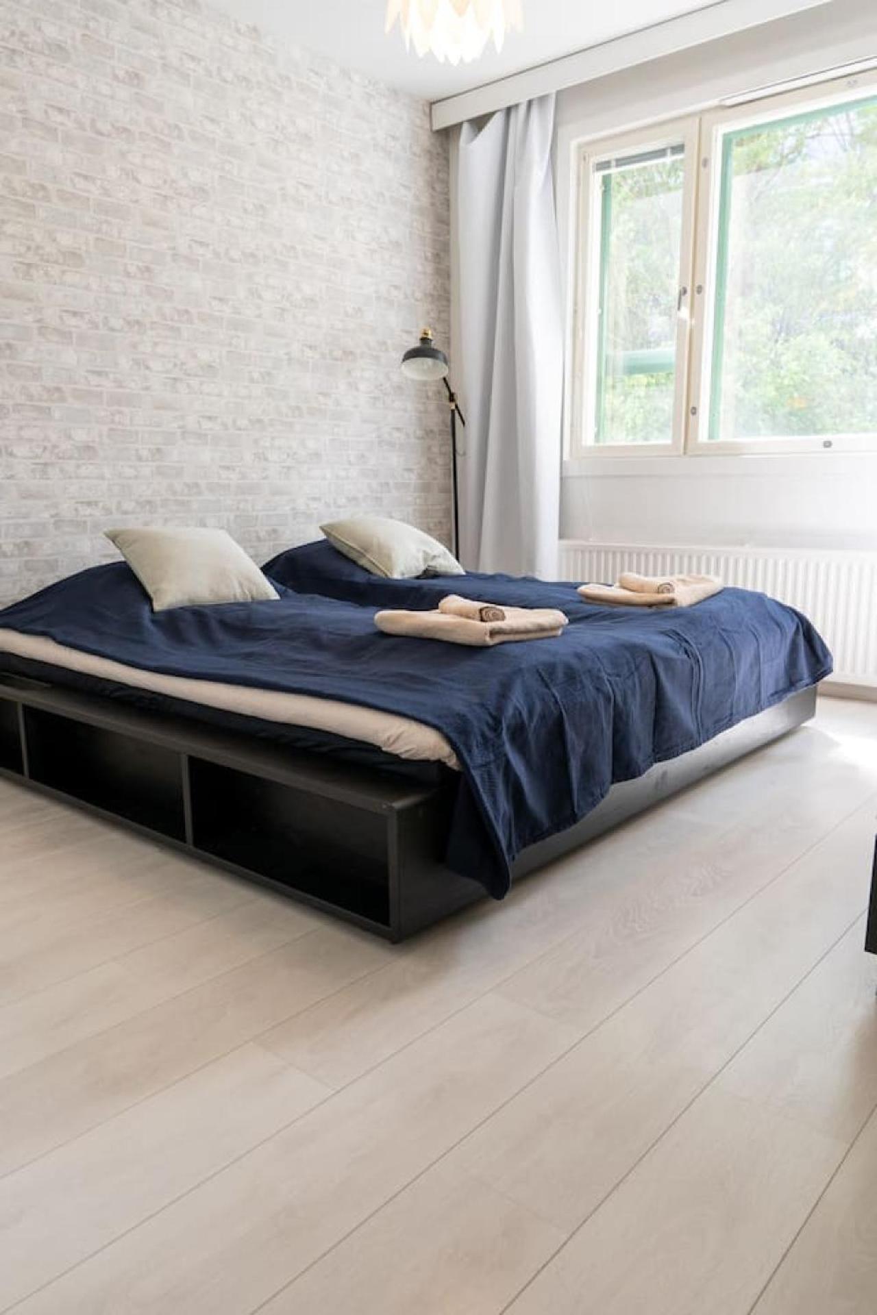 Huoneisto Flat With Essentials, Great Location, Parking *