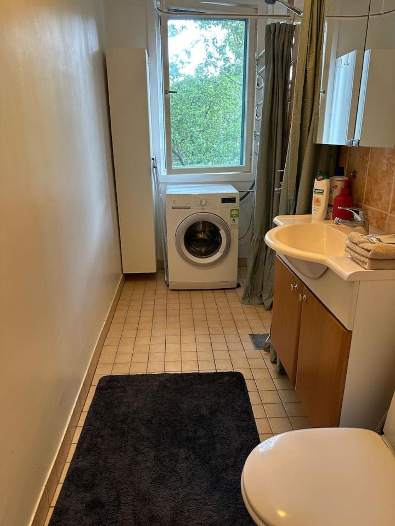 Huoneisto Flat With Essentials, Great Location, Parking *